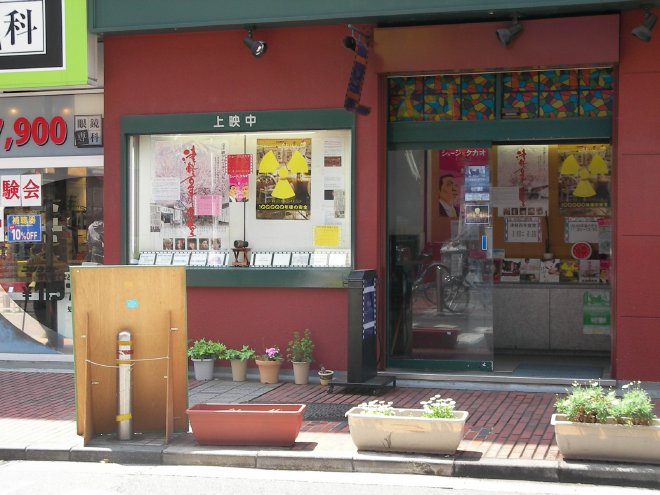 横浜ニューテアトルの入口